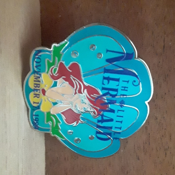 Little Mermaid pin - Picture 1 of 2